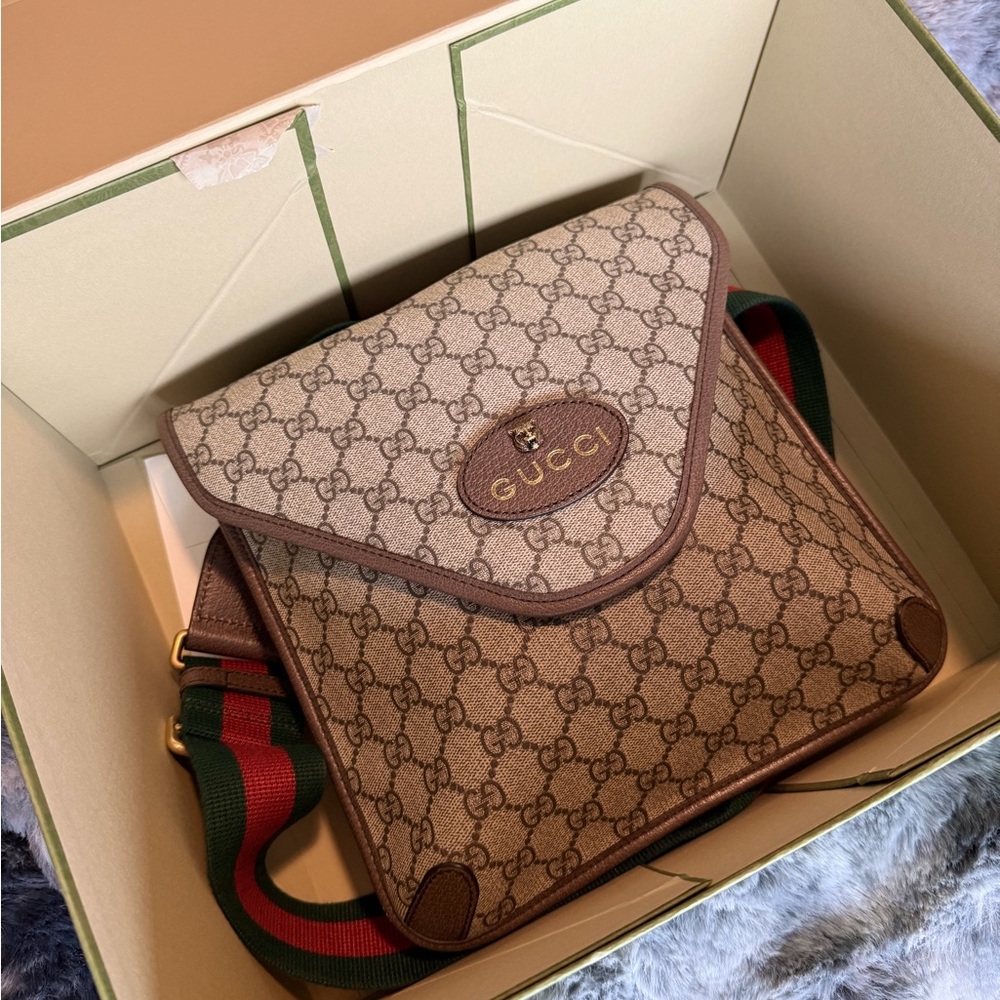 Gucci Beige and Brown Monogram Bag - Picture 15 of 16